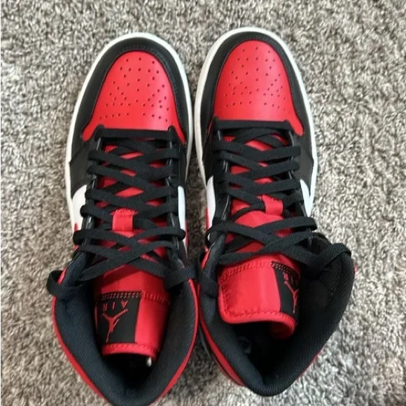 Nike air Jordan 1 Mid size 10 Black/Fire red-white